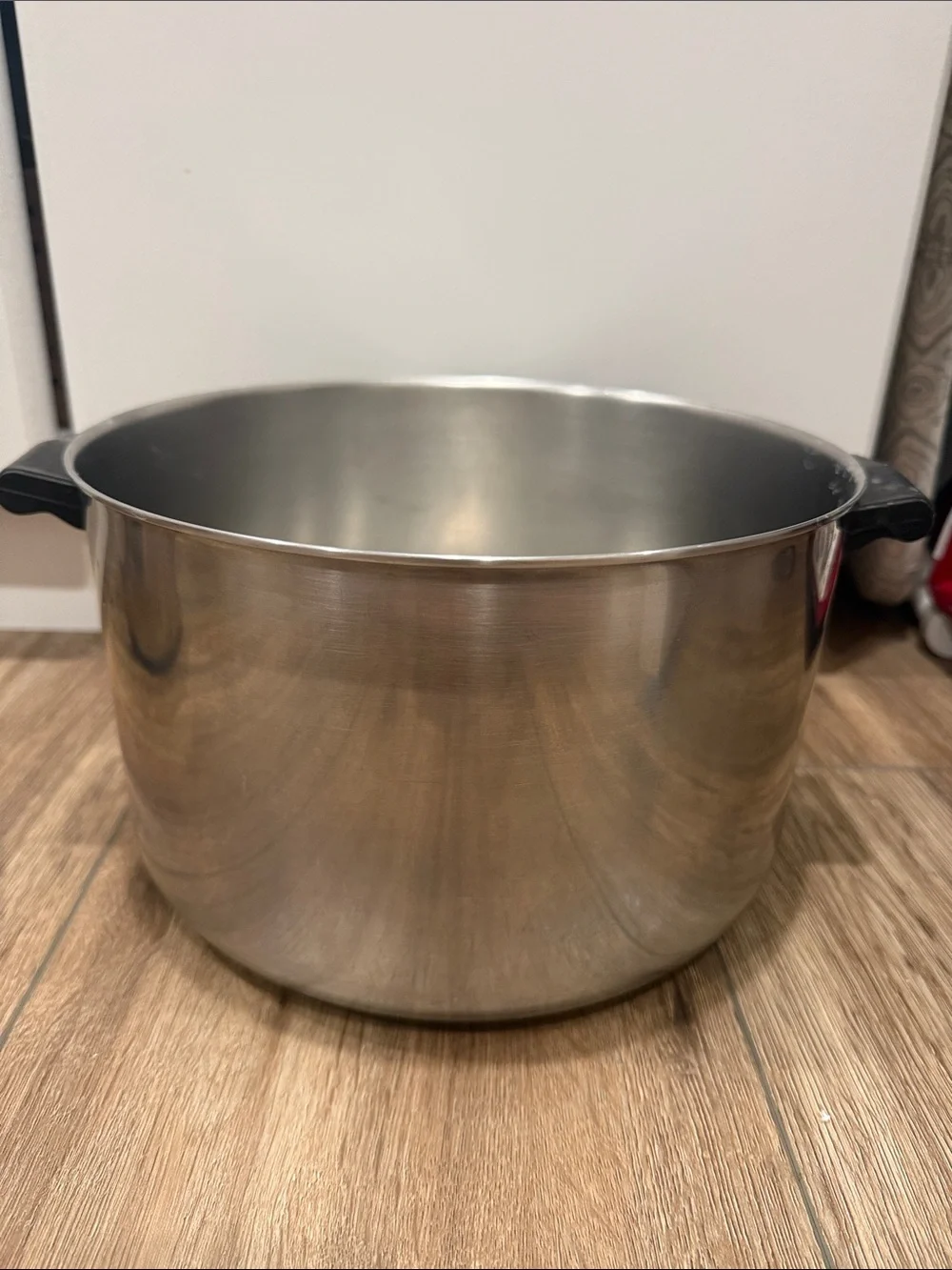 Farberware Stainless Steel Stock Pot with Black Handles - Silver no lid.